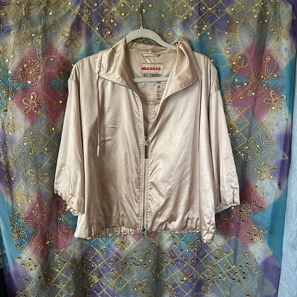 PRADA - Picture 2 of 6